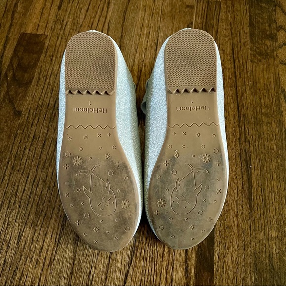 Girls' Elastic Ankle Strap Ballerina Shoe - Silver Glitter - Size 1 - EUC - Picture 5 of 6